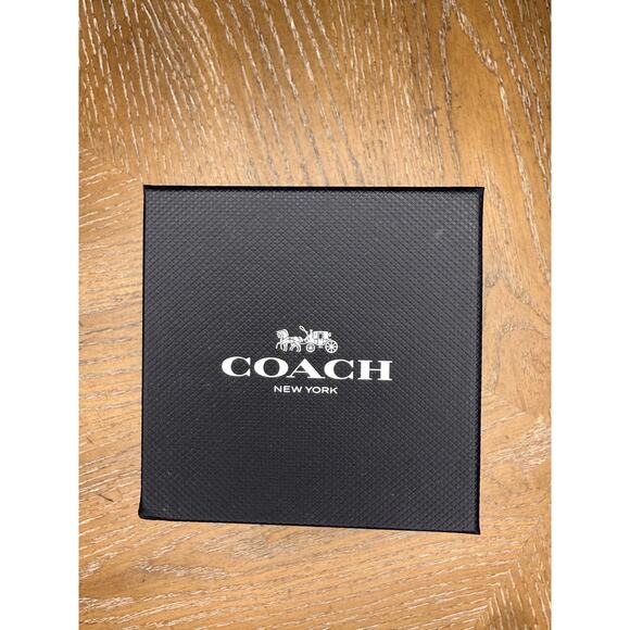 Coach Women’s Stainless Steel Watch Silver Dial Bracelet New With Box - Picture 6 of 6